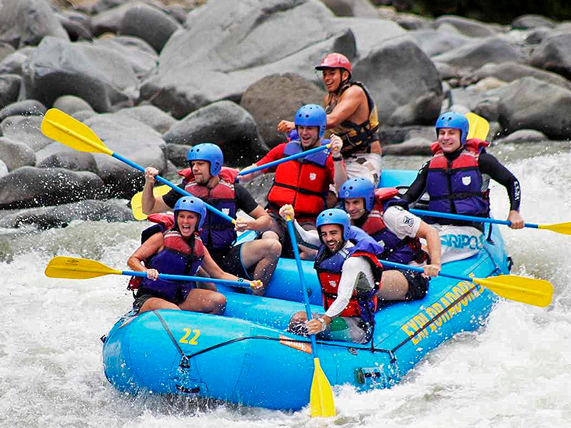 Rafting en el río Pacuare - Dificultad clase III a IV